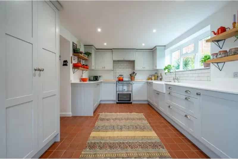 4 Bed Country Cottage For Sale