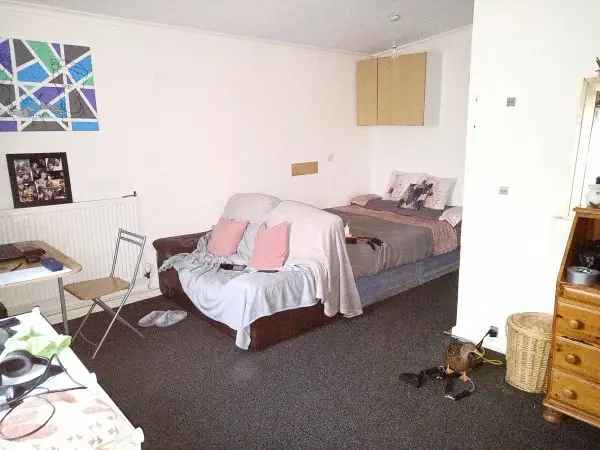 Flat For Rent in Broxbourne, England