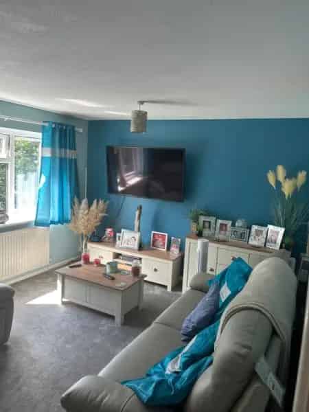 1-Bedroom Flat Near Supermarkets and Schools