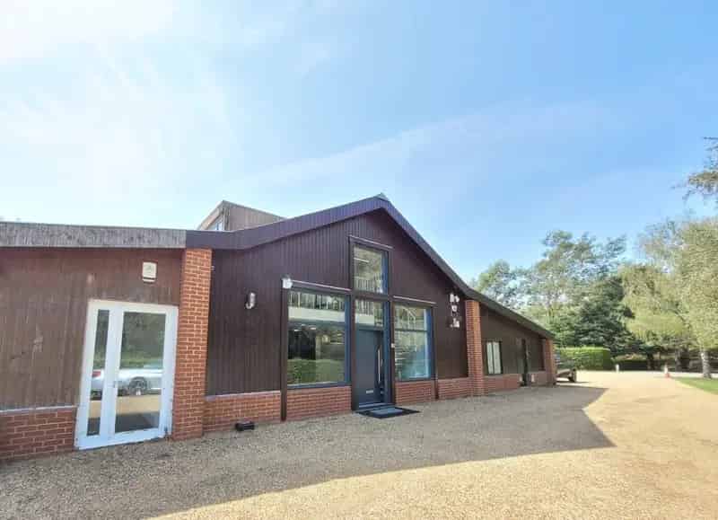 Large Office Space with Meeting Room and Parking