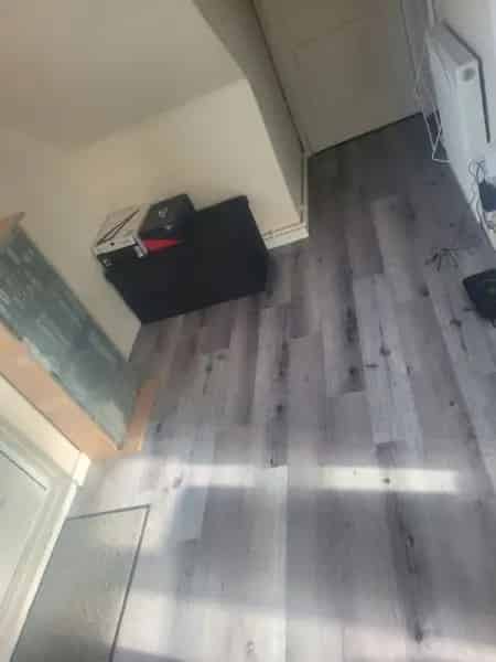 Ground Floor 1-Bed Studio Flat Near Schools and Amenities