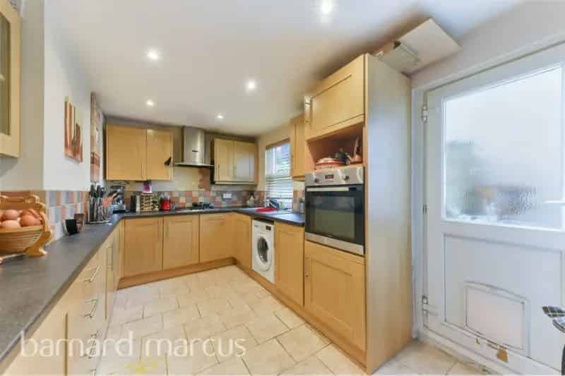 Two Bedroom House Near Norbury Station
