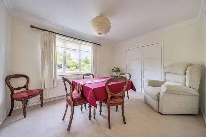 3 Bed House for Sale Extended Family Home En-Suite Garage Parking Garden