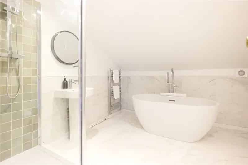 6 bedroom house in London