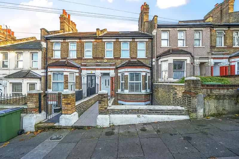 4/5 Bedroom Period Property Near Plumstead Common