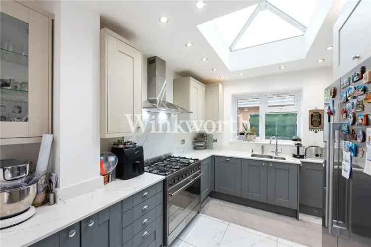 3 bedroom house in London