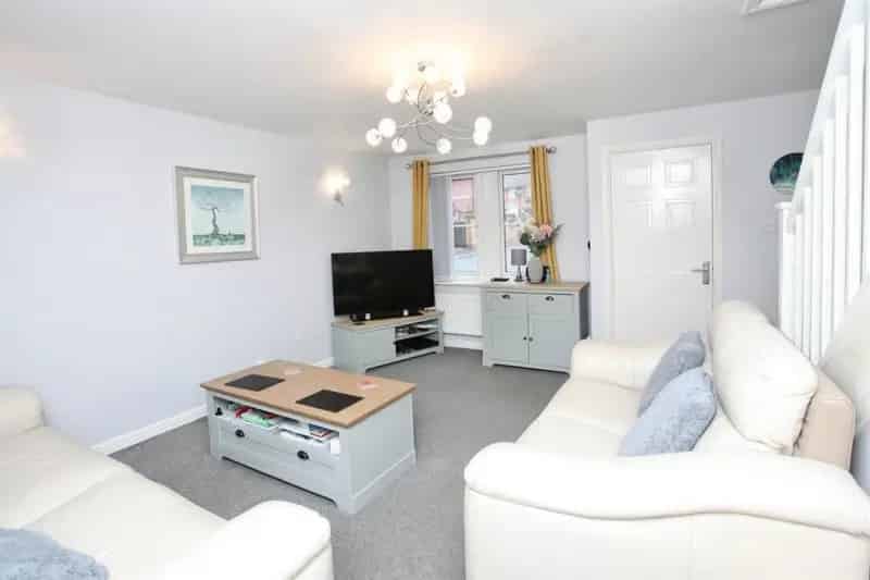 3 bedroom detached house