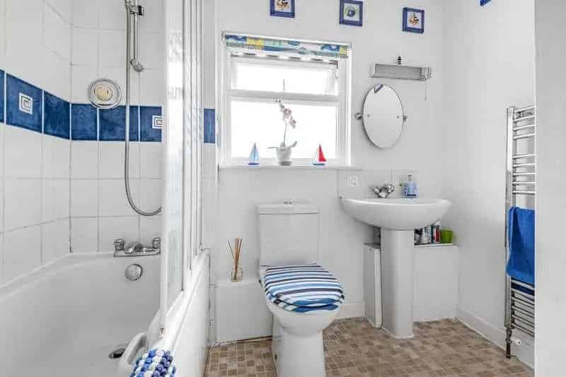 5 Bed Detached House Near Woking and West Byfleet