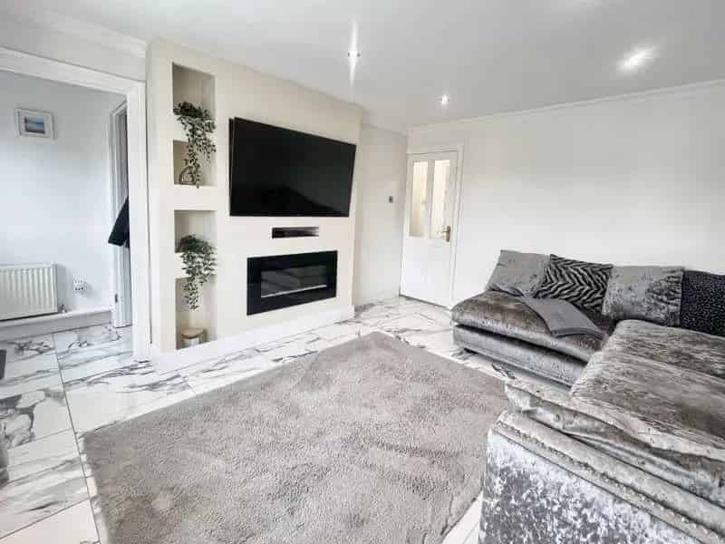 2 Bed House for Sale Stunning Views Garage Parking