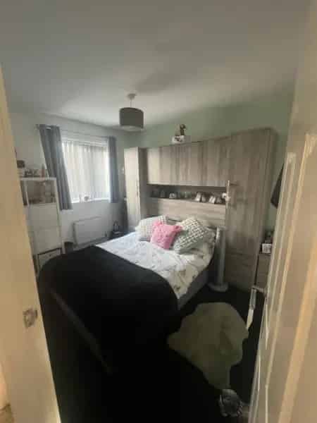 2 Double Bedroom End Terrace House with Parking and Large Garden
