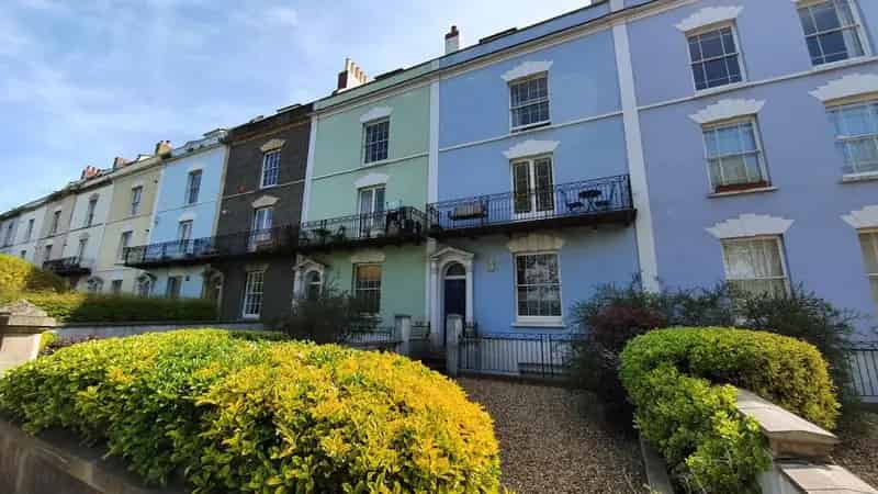 1 Bedroom Flat Near Spike Island Available June