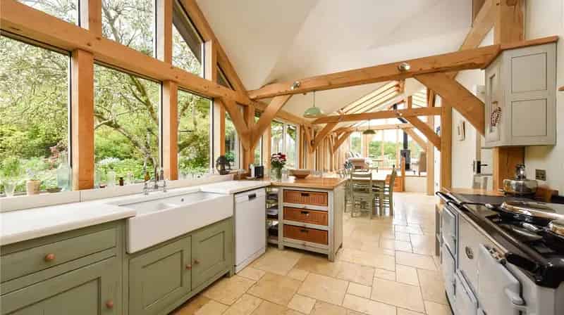 Raera Farm 5-Bedroom Farmhouse with Cottage and 355 Acres