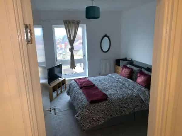 2 Bed Flat with Potential 3rd Bedroom Spacious Balcony Parking