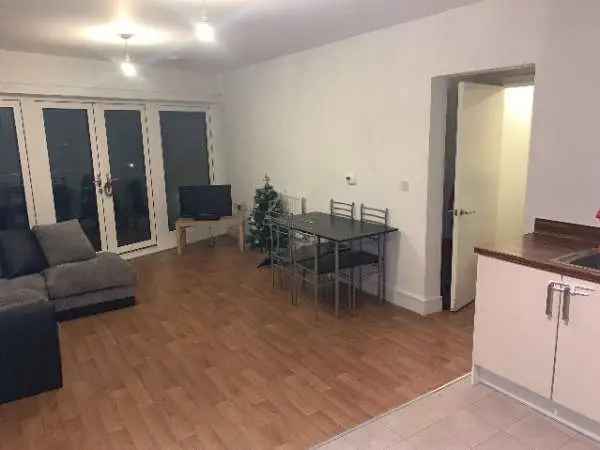 Flat For Rent in Mole Valley, England