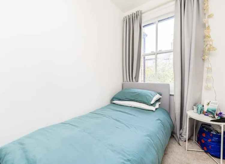Two Bedroom Home Near Tooting Broadway and Bec Underground Stations