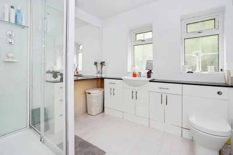 2 3 Bed House for Sale in Burn Bridge