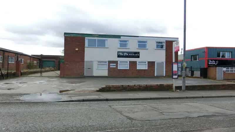 Industrial Unit with Offices - 5647 sq ft