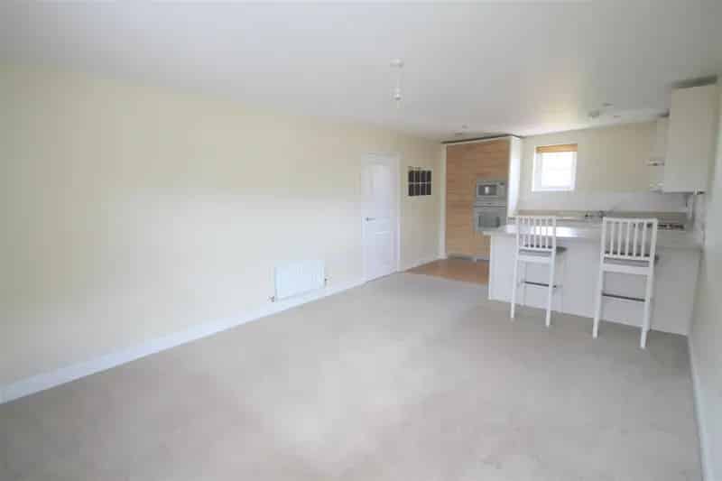 2 Bedroom Flat Cheswick Village