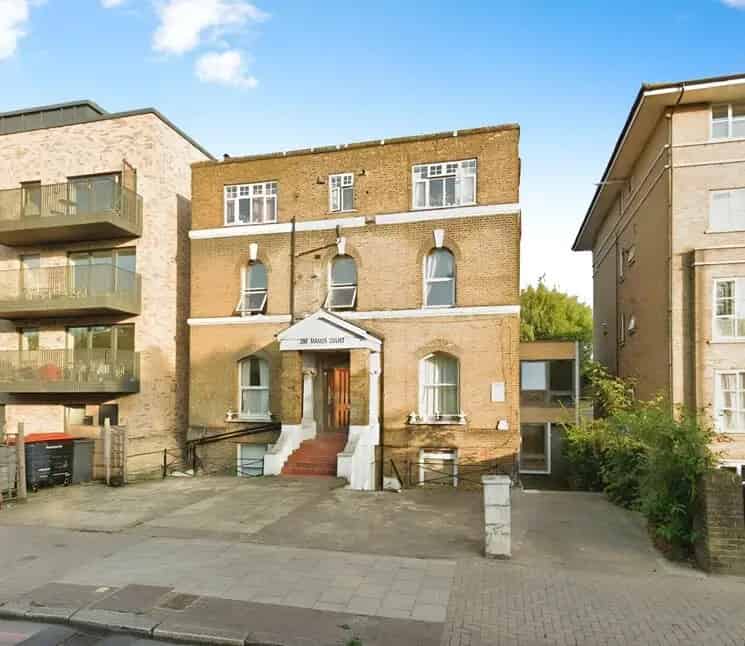 1 Bedroom Flat for Sale London N4 Near Park Tube Stations
