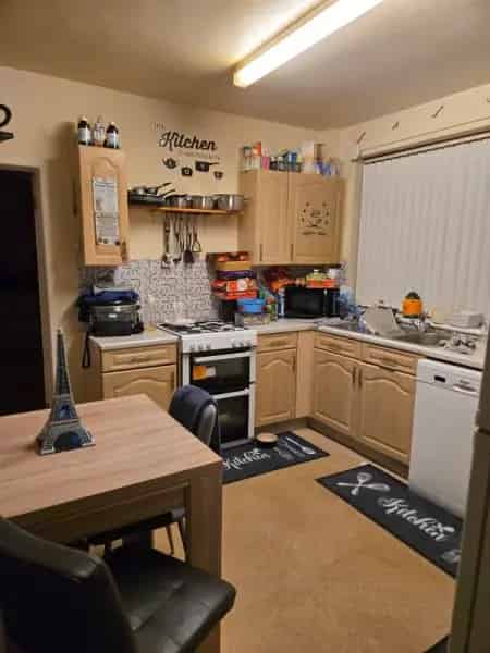 3 Bedroom Semi Detached House with Garden and Driveway