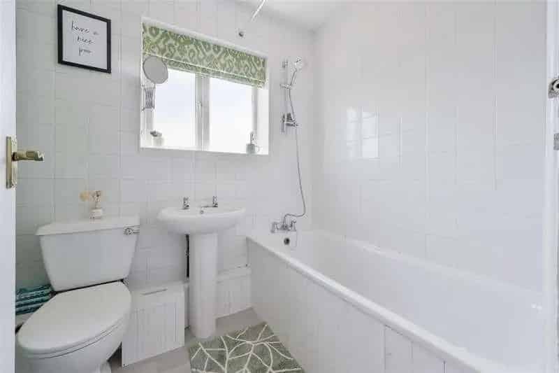 3 Bed House for Sale Near Merstham Station
