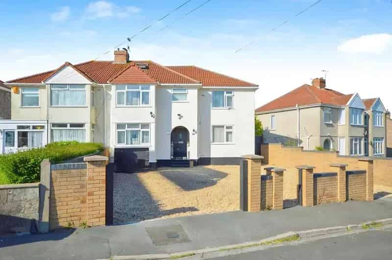 4 Bedroom Semi-Detached House for Sale