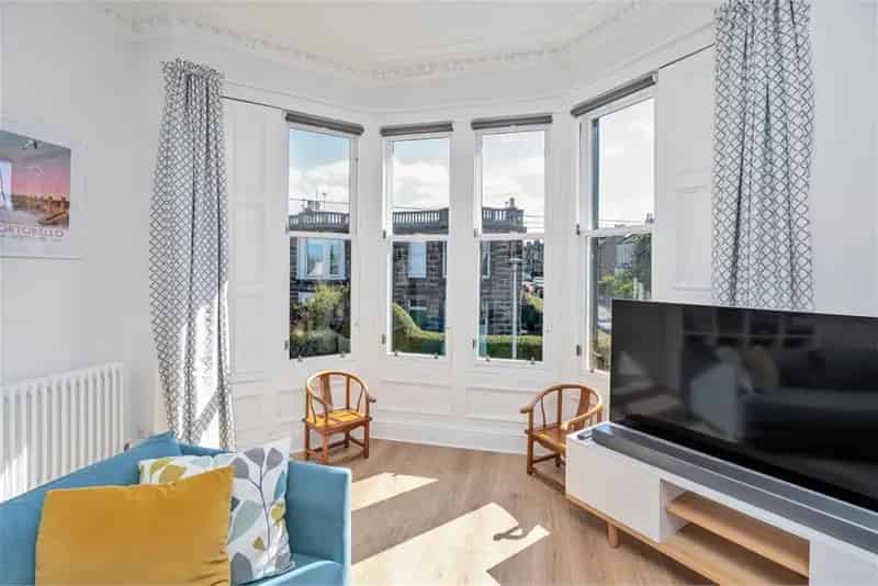 3 Bed Flat - Upper with 2 Reception Rooms