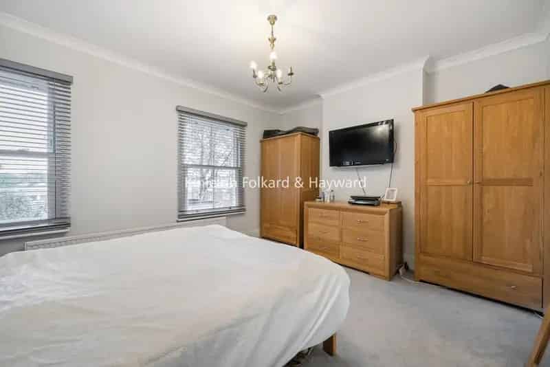 Four Bedroom Terraced House 1500 sq ft
