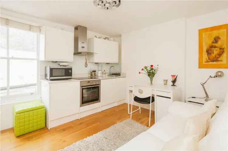 Stunning Victorian Apartment - First Floor - Close to Clapham Common