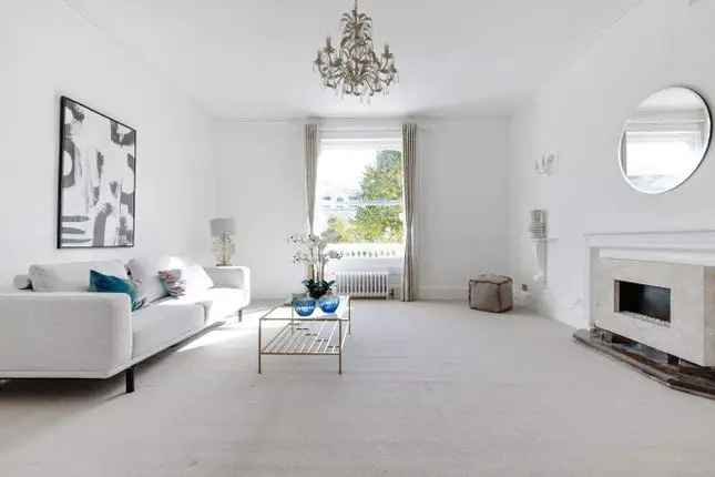 Flat for sale in Holland Park, London W11