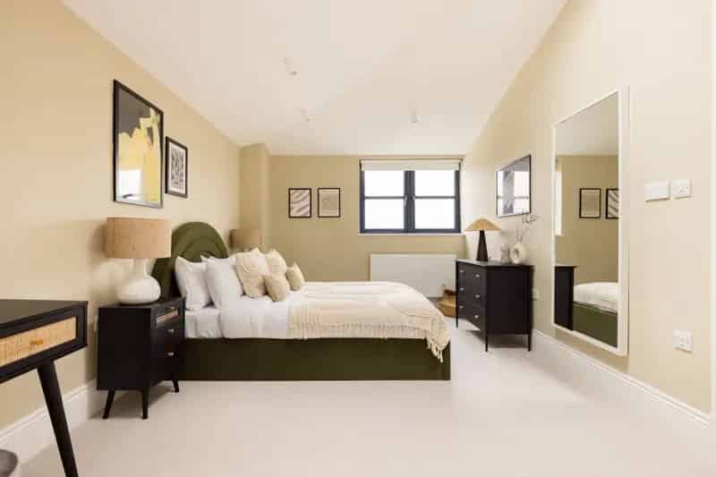 3 Bedroom Flat for Sale in Gated Development Tooting