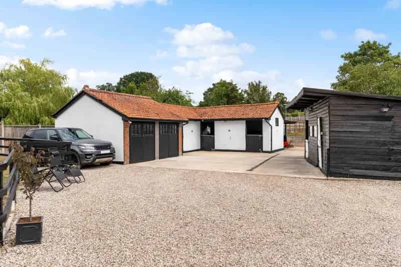Equestrian Property 3 Beds 3.5 Acres 5 Stables Chelmsford