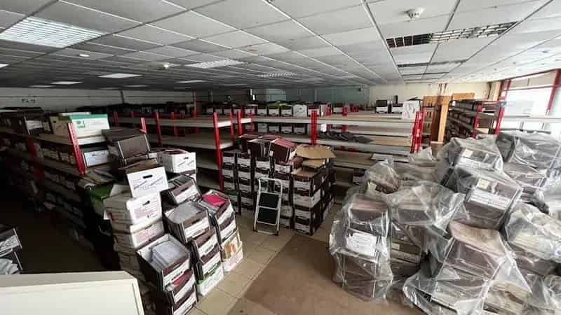 Large Showroom Office Space with Car Park - Ideal for Trade Counter or Retail