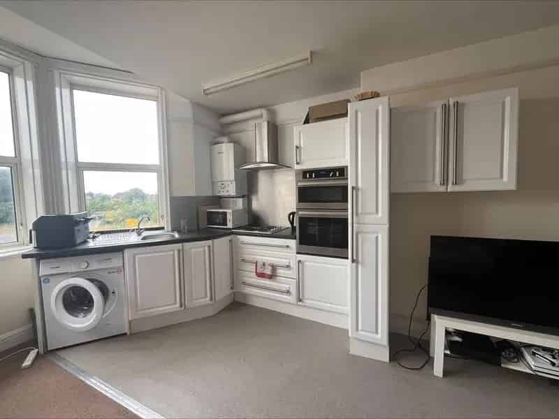 2 Bedroom Flat to Rent Near City Centre