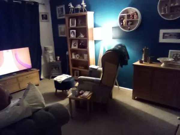 2 Bedroom House Near Town Beach and Schools
