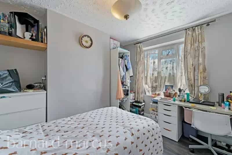 Spacious Family Home Near Brentford High Street