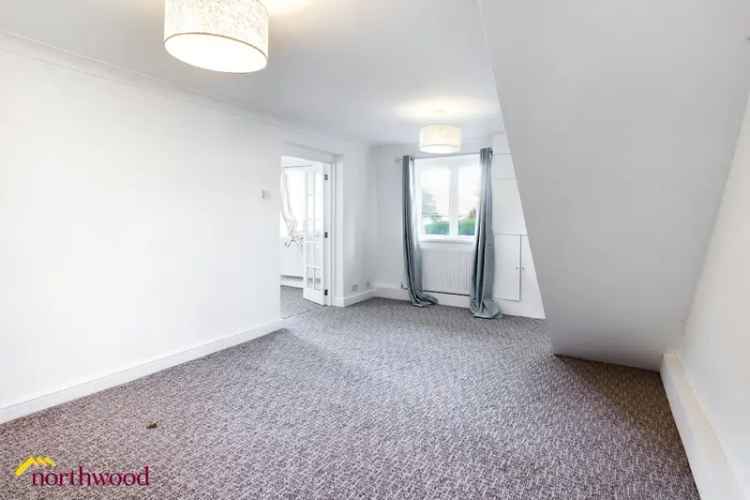 5 Bedroom Semi-Detached House Freehold Driveway Parking Family Home