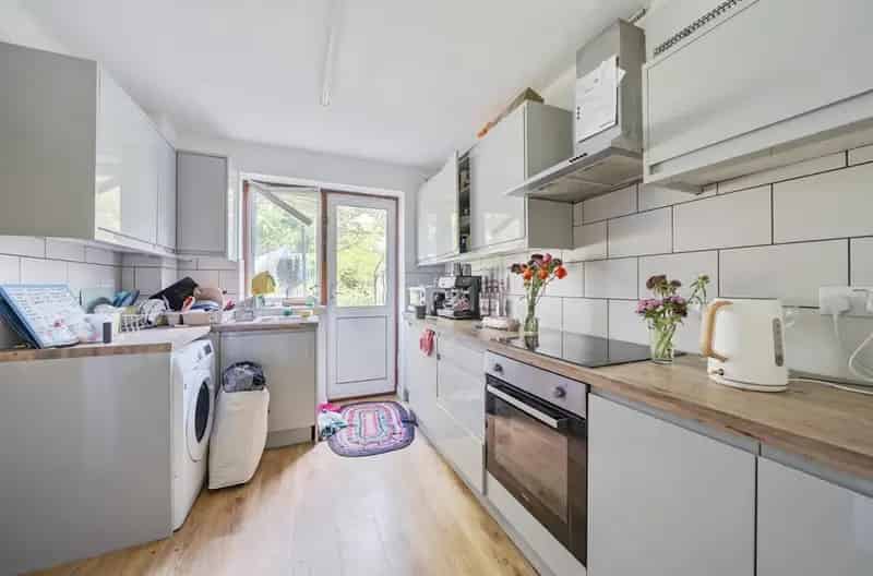 3 Bedroom House For Sale 910 SQ FT