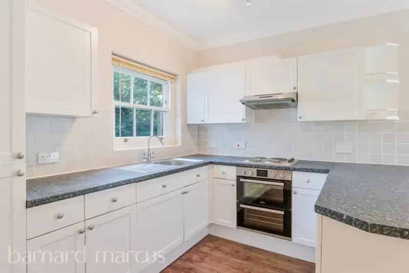 726 sq ft Ground Floor Home Near Epsom Town Centre