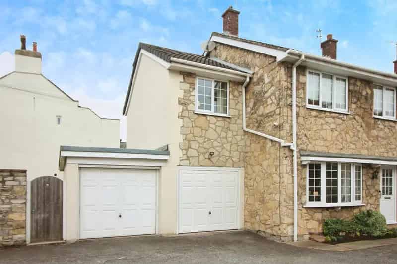 4 Bedroom Townhouse For Rent