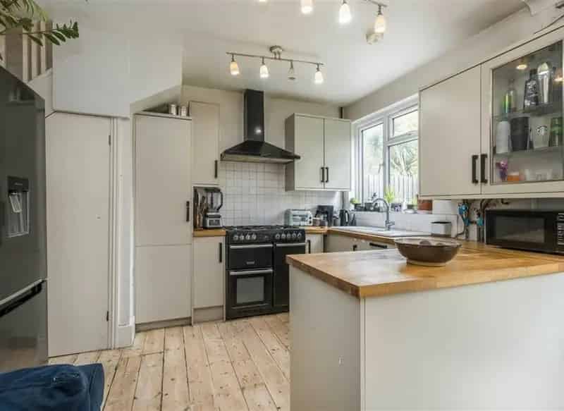 3 Bedroom House Near Ladywell Village Garage