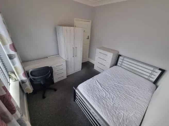 4 Bedroom Student House Share to Rent