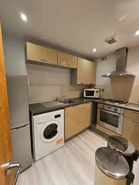 1 Bedroom Apartment Open Plan Living Modern Kitchen Spacious Double Bedroom