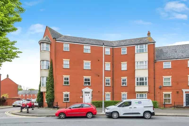 Flat For Sale , Pennine Way, Blunsdon St Andrew, England
