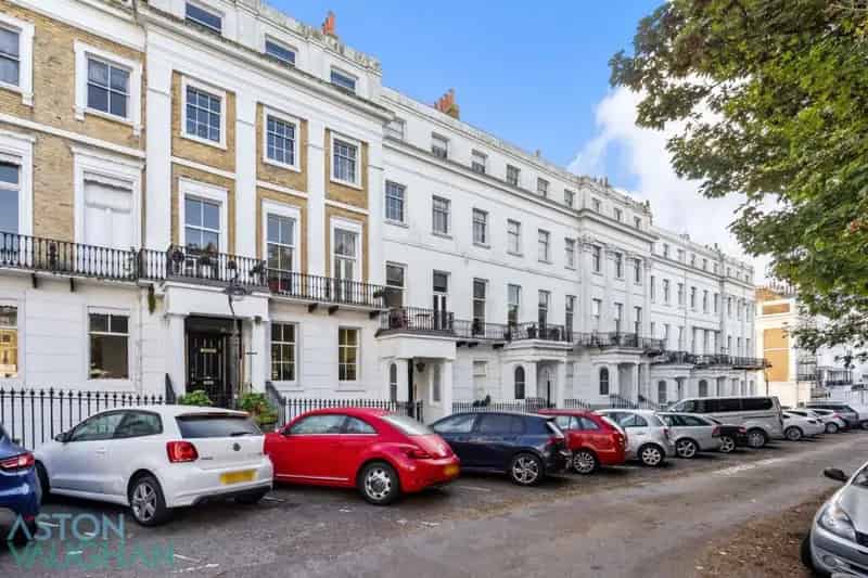 3 Bedroom Apartment for Sale in Prestigious Sussex Square