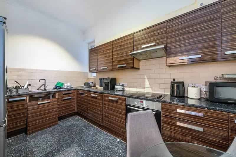 4 Bedroom Flat for Sale in Earls Court