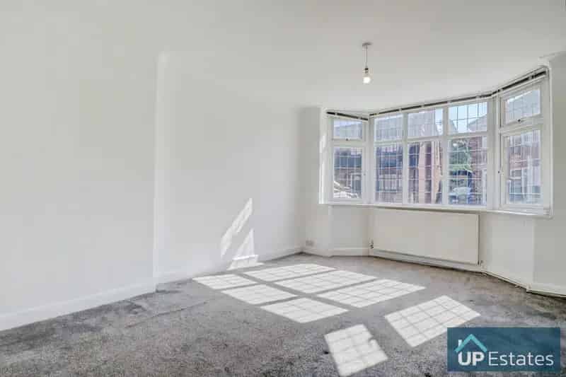 3 Bedroom Semi-Detached House to Rent