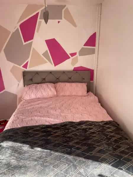 Large 2 Bedroom Maisonette with Garden and Parking - Pets Allowed