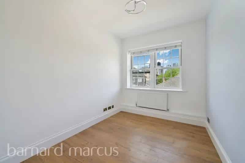 Spacious 3 Double Bedroom Flat in SE11 Near Kennington and Vauxhall