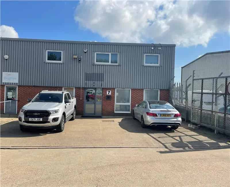 Modern First Floor Offices with Flexible Layout and Amenities